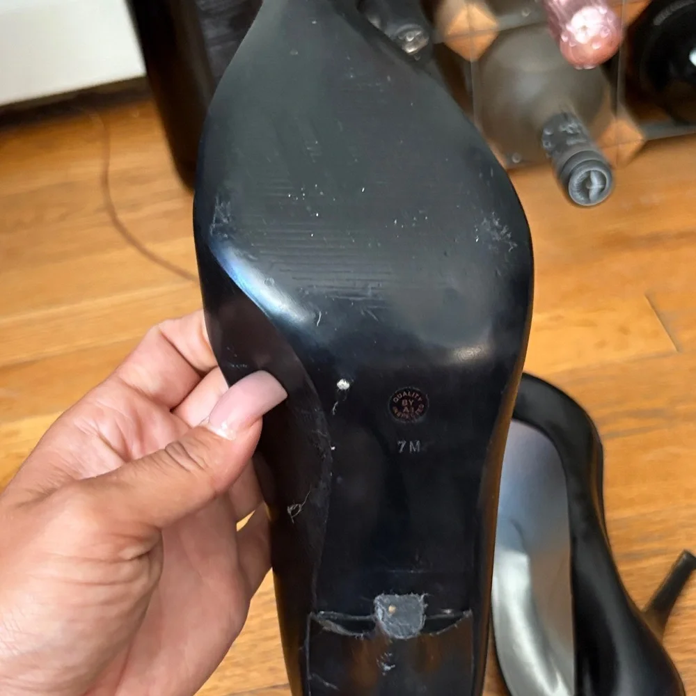 Vintage Women's Black Leather Heels - Picture 3 of 4